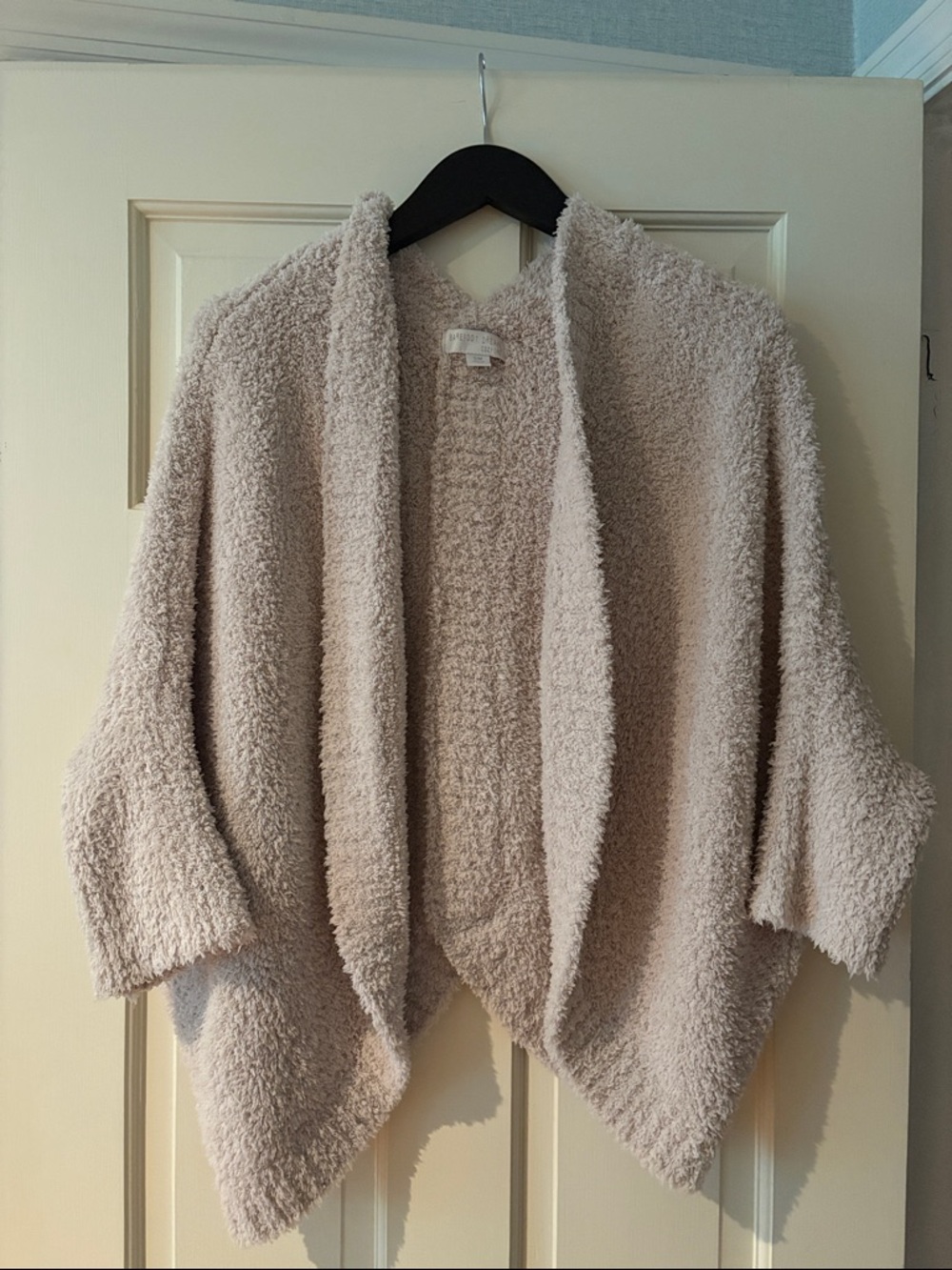 barefoot dreams sweater NWOT and size S/M